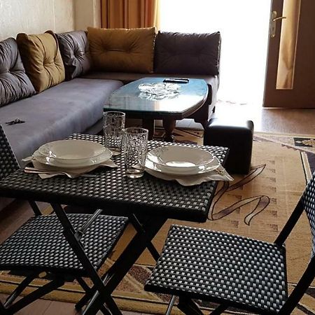 Nino Apartment On Pirosmani Batumi Kültér fotó