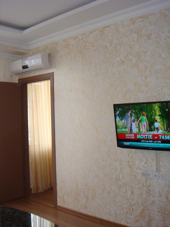 Nino Apartment On Pirosmani Batumi Szoba fotó